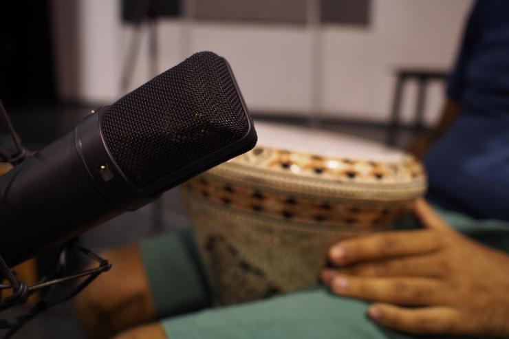 Neumann U87 on Djembe