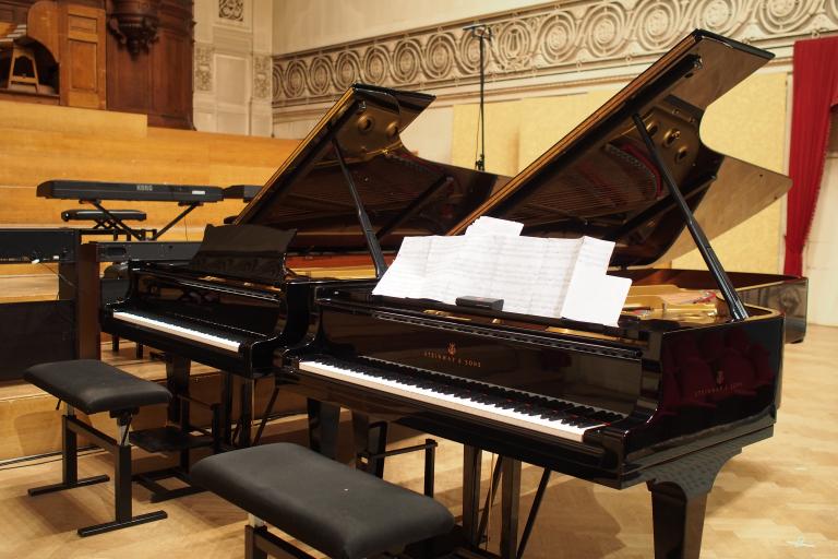 2 concert piano's